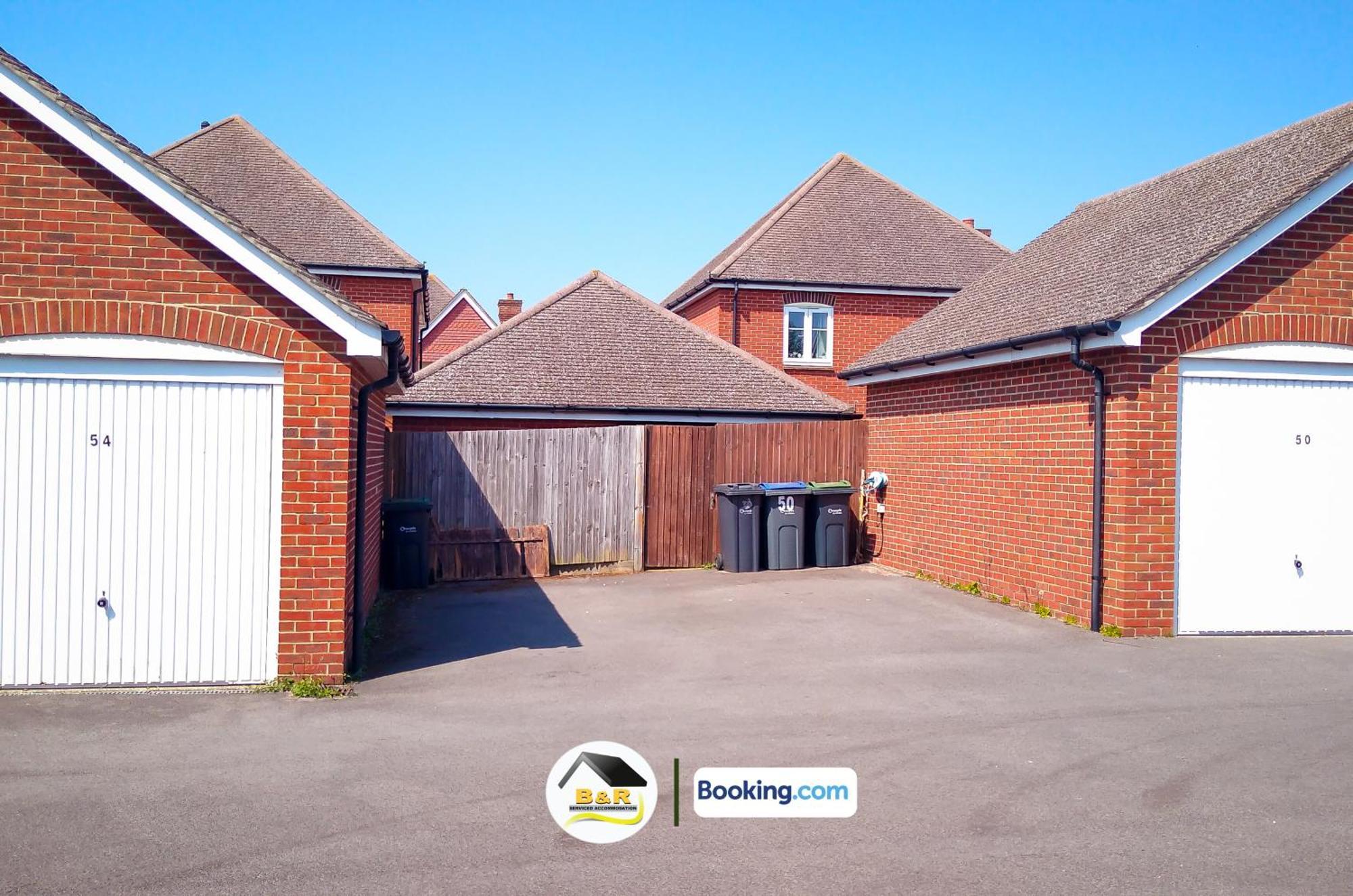 3 Bedroom House By B And R Serviced Accommodation Amesbury With Super Fast Wi-Fi 145Mbps Экстерьер фото