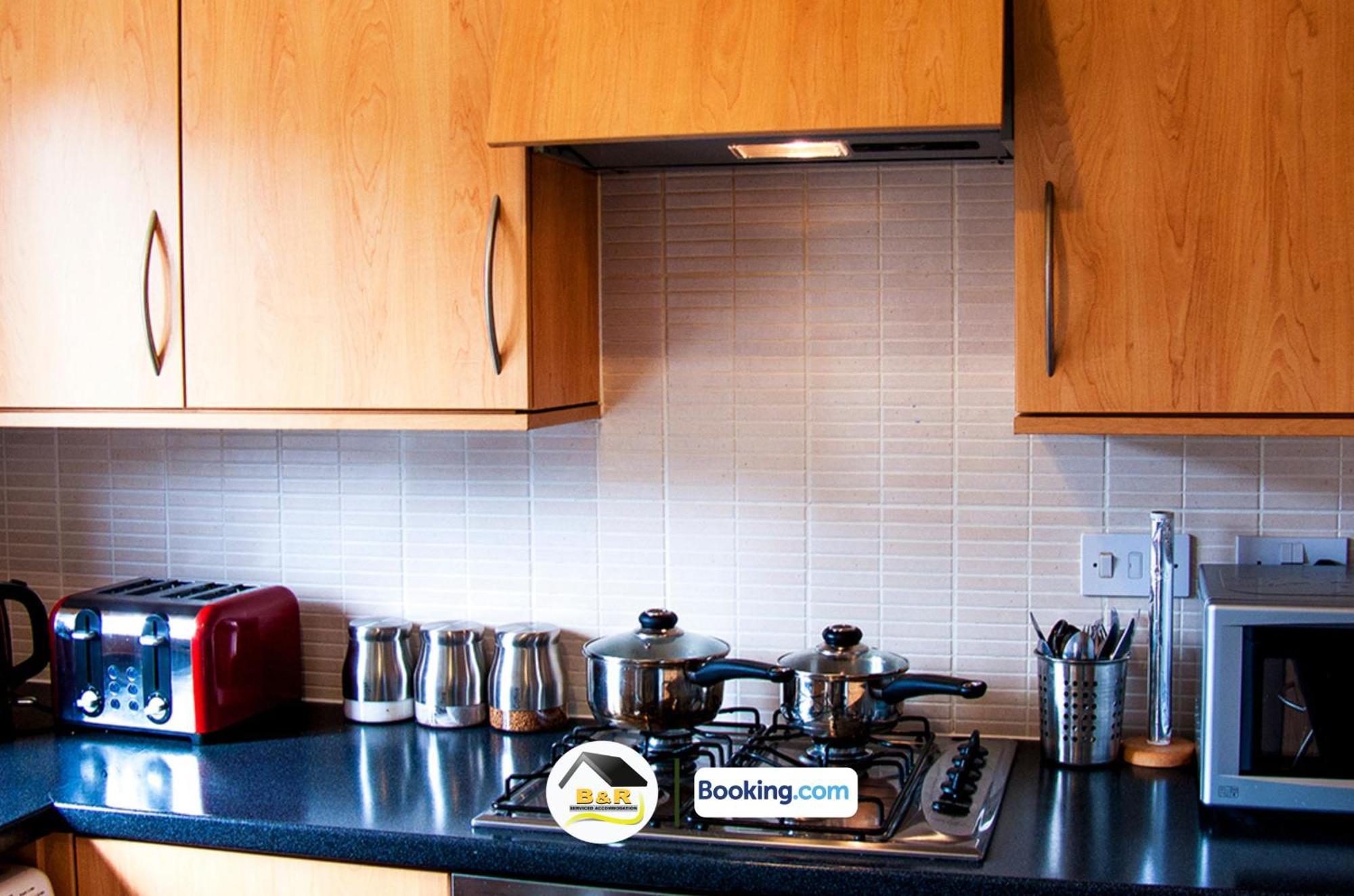 3 Bedroom House By B And R Serviced Accommodation Amesbury With Super Fast Wi-Fi 145Mbps Экстерьер фото