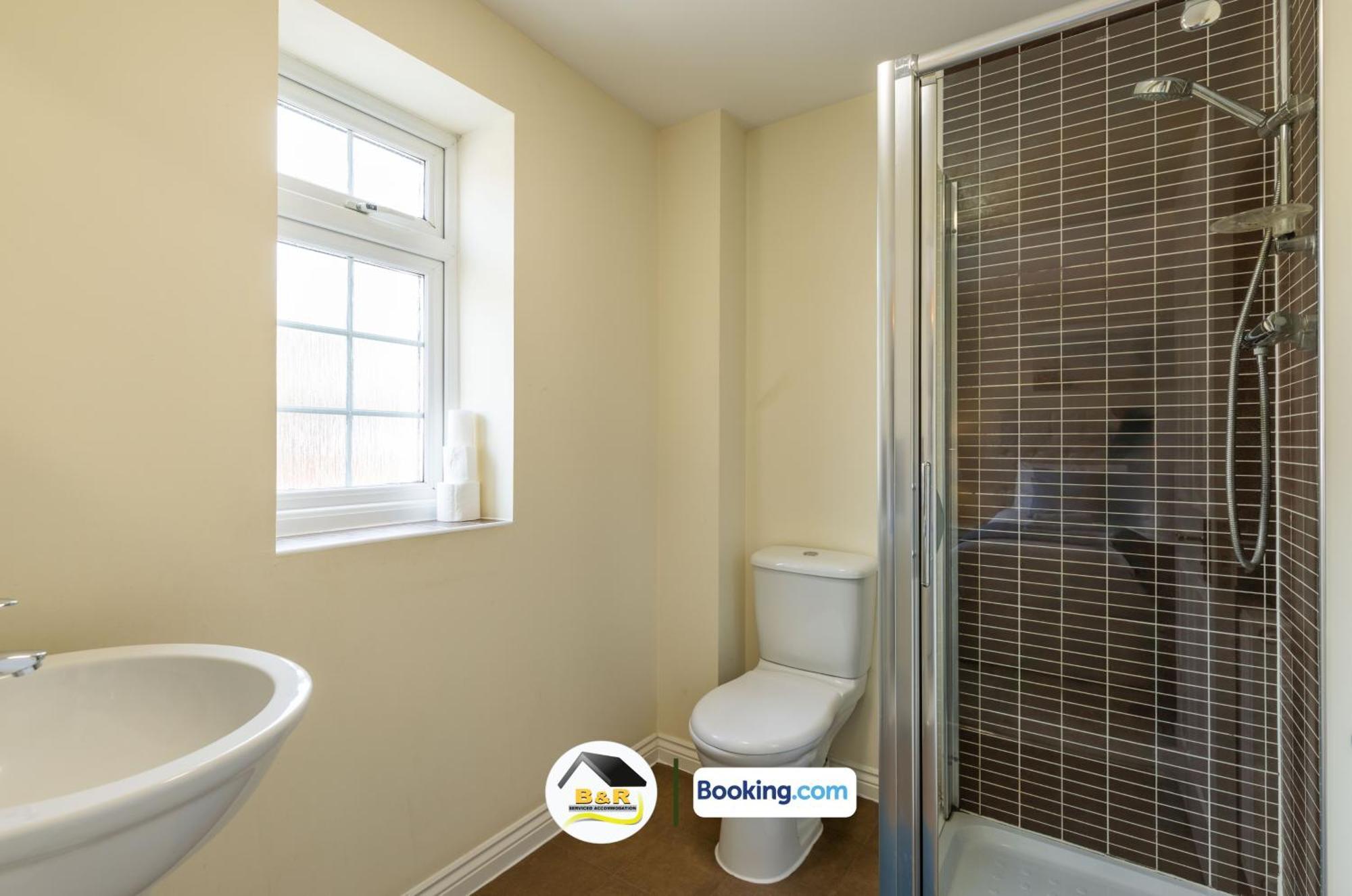 3 Bedroom House By B And R Serviced Accommodation Amesbury With Super Fast Wi-Fi 145Mbps Экстерьер фото