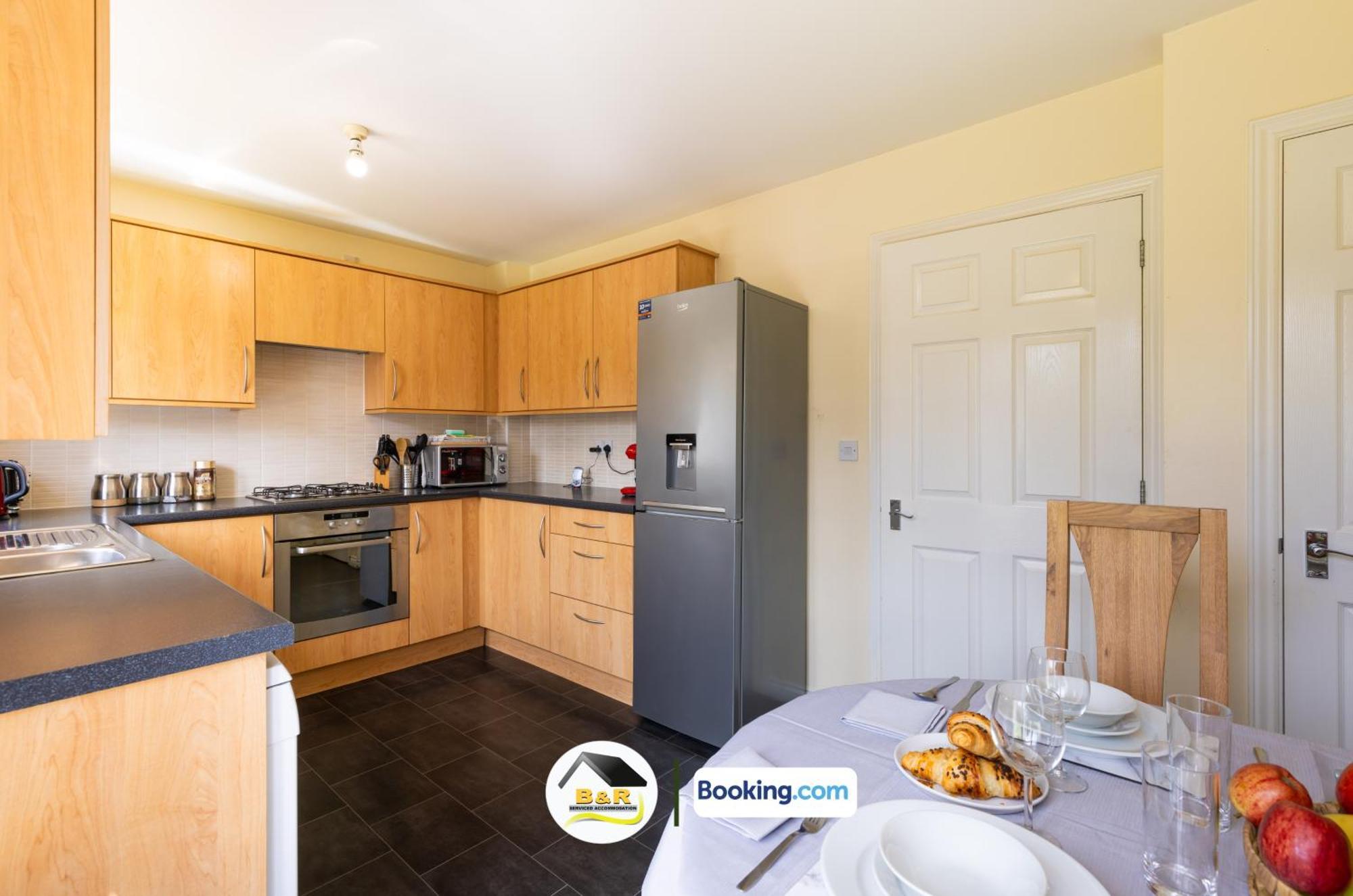 3 Bedroom House By B And R Serviced Accommodation Amesbury With Super Fast Wi-Fi 145Mbps Экстерьер фото